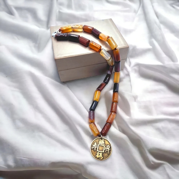 Brown lace Agate Feng Shui Happiness Amulet necklace - Picture 5 of 5